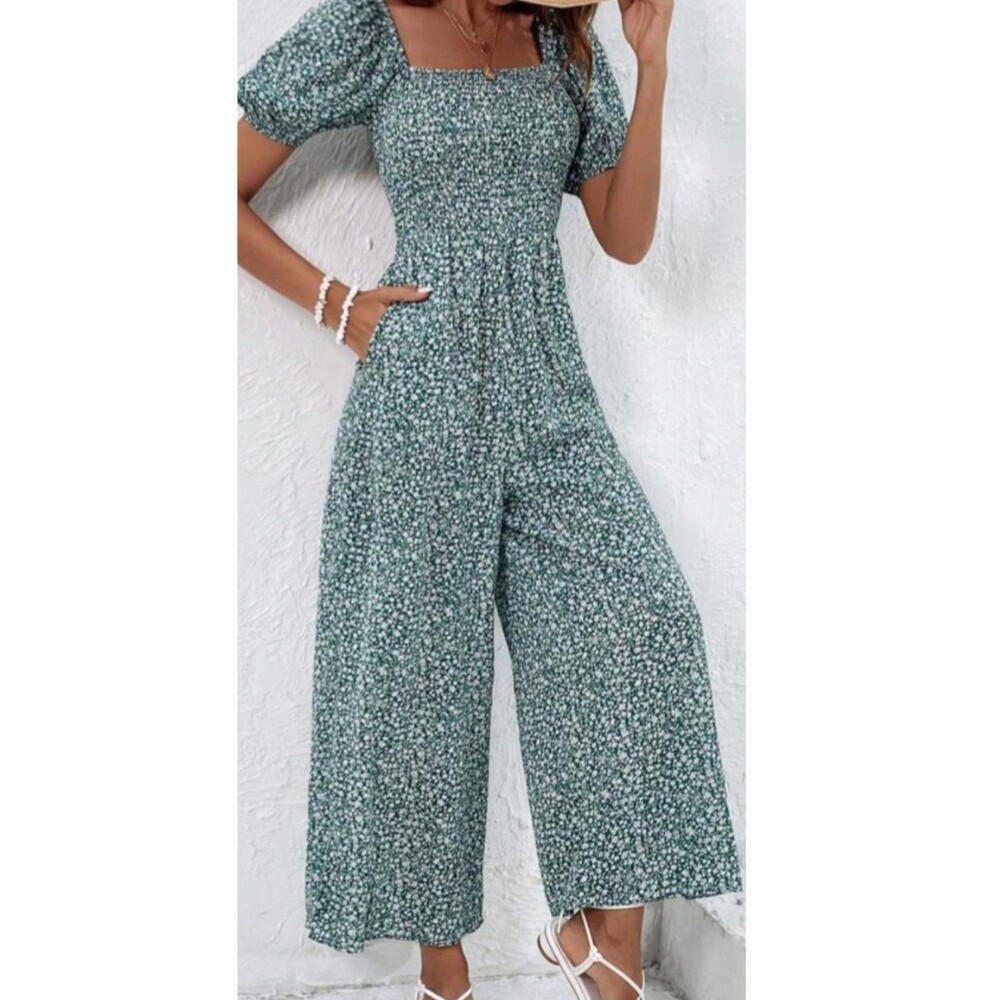 Lovely Green Floral Print Halter Jumpsuit jumper romper size Medium